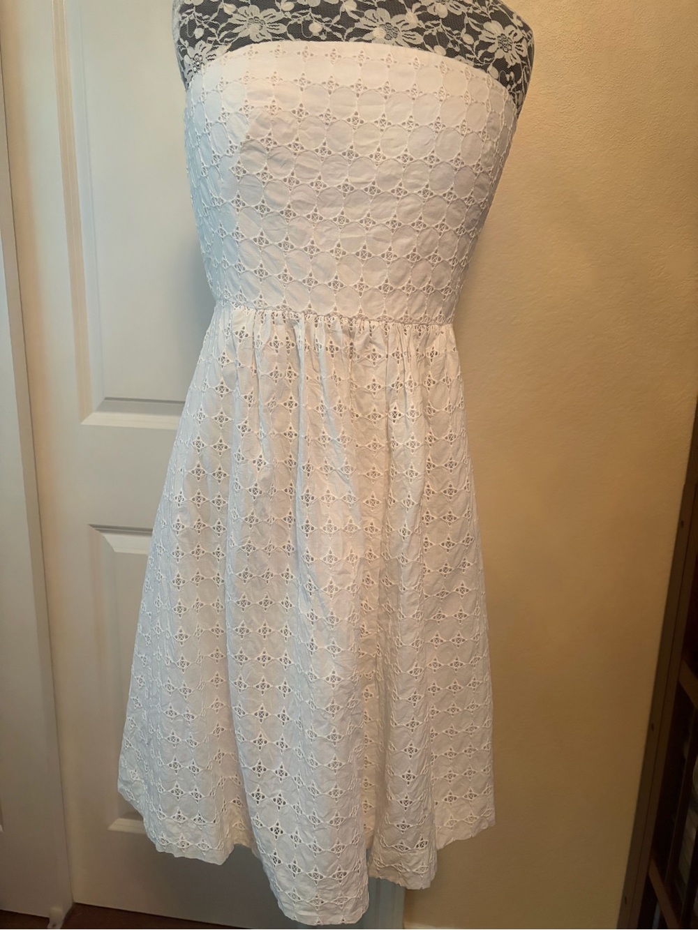 Banana Republic White Strapless Eyelet Dress 4P